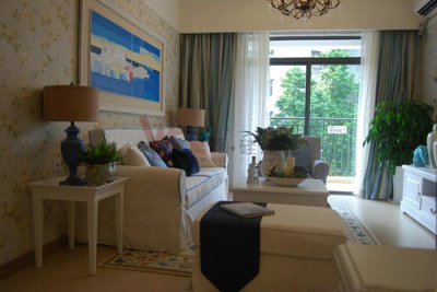 水性硅藻泥里面有胶吗？